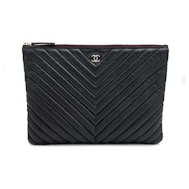 Clutch Caviar Chevron New Medium - Chanel