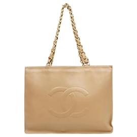 Chanel Borsa a tracolla beige con grande catena CC