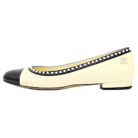 Chanel Scarpe basse da donna bicolore giallo e nero con perle