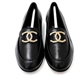 Mocassini in pelle di agnello con logo - Chanel
