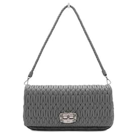 Clutch e borsa a tracolla in Nappa matelassé grigia - Miu Miu