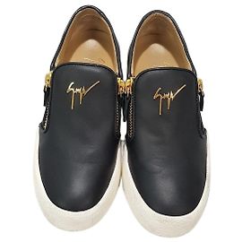 Sneaker slip-on con zip Giuseppe Zanotti in pelle nera