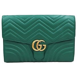 Gucci Clutch GG Marmont in matelassé verde