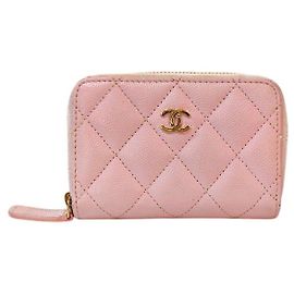 Chanel Tarjetero con cremallera de piel caviar rosa