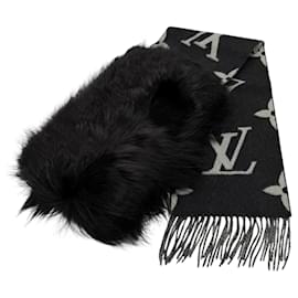Stola Louis Vuitton in cashmere nero e pelliccia di volpe