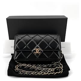 Chanel Mini borsa crossbody WOC in pelle d'agnello trapuntata a diamante (chip interno)