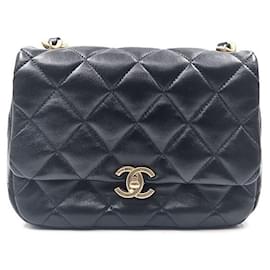 Chanel Borsa a tracolla matelassé in pelle d'agnello Season con catena