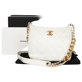Chanel Borsa hobo in pelle bianca con logo CC, tracolla a catena e crossbody