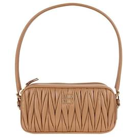 Miu Miu Borsa Pouch AFPP in pelle Napa matelassé