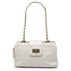 Chanel Mademoiselle Triple Zip Schultertasche aus weißem gestepptem Kalbsleder