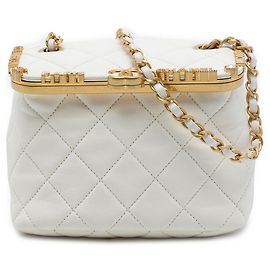 Chanel Paris Monaco Mini Vanity Bag aus weißem gestepptem Lammleder mit Kiss-Lock-Verschluss