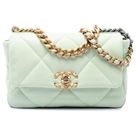 Chanel 19 Flap Medium in nappa verde