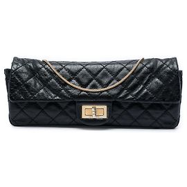 Chanel Reissue 2.55 East West Single Flap aus schwarzem gestepptem glasiertem Kalbsleder