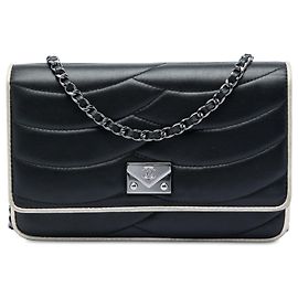 Chanel Portafoglio Pagoda con catena in pelle d'agnello nera