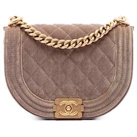 Borsa Messenger Boy Chanel in velluto matelassé marrone, piccola
