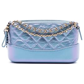 Clutch Gabrielle in pelle di vitello invecchiata blu iridescente con doppia zip e catena Chanel