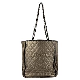 Borsa a tracolla Chanel in pelle oro e kaki