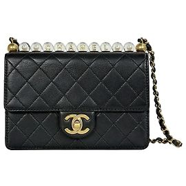 Chanel Borsa a patta con perle acriliche Small Goat Skin Series