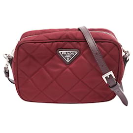 Prada Bordeaux Saffiano Triangle Handtasche