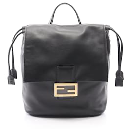Mochila Fendi de piel negra con logo FF