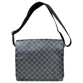 Borsa a tracolla Louis Vuitton District MM NM Damier Graphite