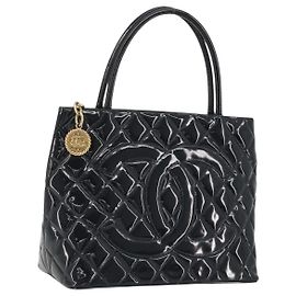 CHANEL Matelasse Reprint Tote Bag aus Lackleder Schwarz Gold CC Auth 196006V