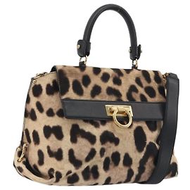 Borsa Salvatore Ferragamo Gancini in pelle Harako 2way Beige Gold Auth 194990A