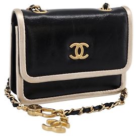 CHANEL Schultertasche mit Kette aus Matelassé-Leder Schwarz Gold CC Auth 195532M