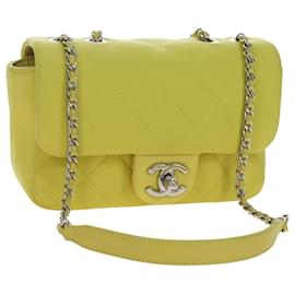 CHANEL Matelasse 20 Schultertasche aus gelbem Leder mit Kette und silbernem CC Auth 195108M