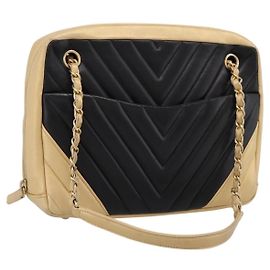 Borsa a tracolla con catena CHANEL V Stitch in pelle d'agnello Beige Gold CC Auth ka5675V