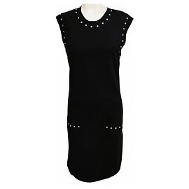 Vestido de punto de algodón y cachemira Chanel negro adornado con perlas falsas y placa con logo CC