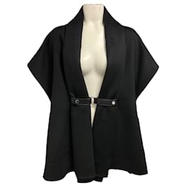 Hermes Kurzarmmantel aus Kaschmir in Schwarz mit Lammleder-Details - Hermès