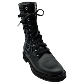Fendi Rockoko Combat Boots aus schwarzem Leder und Strick mit FF-Motiv