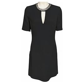 Barbara Bui Midi-Kleid aus schwarzem Krepp mit Ketten-Juwelen-Ausschnitt