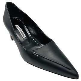 Décolleté in pelle con tacco basso e punta a punta Manolo Blahnik nere