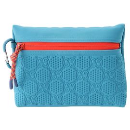 Pouch Scuba in neoprene blu con logo GG in rilievo di Gucci