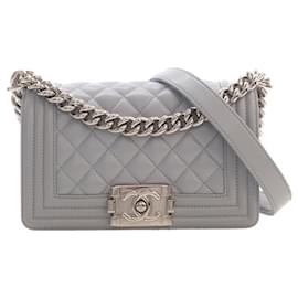 Chanel Boy Flap Small Crossbody Bag aus gestepptem Kaviarleder in Grau