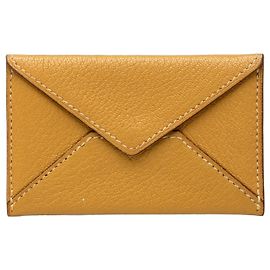 Tarjetero sobre Hermès en Chevre Mysore amarillo