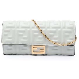 Fendi White Zucca Embossed Nappa Baguette Continental Wallet mit Kette