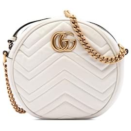 Gucci Mini Borsa a Tracolla Rotonda GG Marmont in Pelle di Vitello Matelassé Bianca