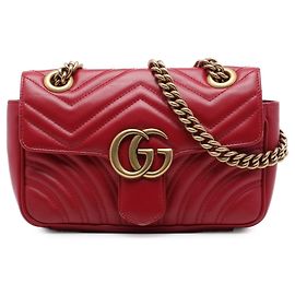 Gucci GG Marmont Small Schultertasche aus gestepptem Kalbsleder in Rot