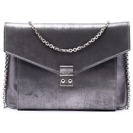 Pouch Shadow Soft con catena in pelle metallizzata argento Dior