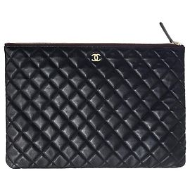 Chanel Clutch Grande Classica in Pelle di Agnello Placcata Oro Nera