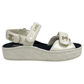 Chanel Sandali ciabatte bianchi con logo CC e velcro