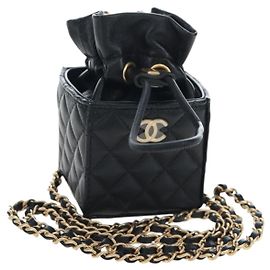 CHANEL Matelasse Chain Shoulder Pouch Lamb Skin Black Gold Tone CC Auth 196221M