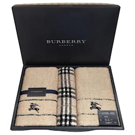 Burberry beige cotton towel set