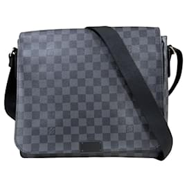 Bolso de hombro Louis Vuitton District MM Damier Graphite
