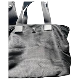 Givenchy Wickeltasche aus schwarzem Canvas mit Wickelunterlage