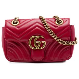 Gucci Small GG Marmont Schultertasche aus gestepptem Kalbsleder in Rot