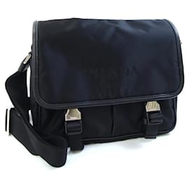 Borsa a tracolla Prada in nylon e pelle nera